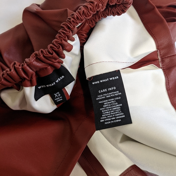 Who What Wear Faux Leather Balloon Sleeve Top - Picture 8 of 11